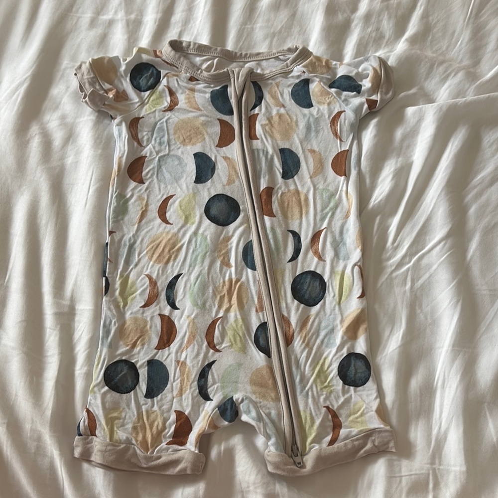 Little Sleepies Luna Neutral Shorty size 6-12m
